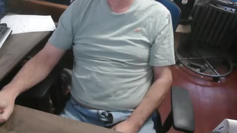 Snapshot of woodworker6473 chatting on April 2, 2026, 10:51 pm woodworker6473 online show from April 2, 2026, 10:51 pm