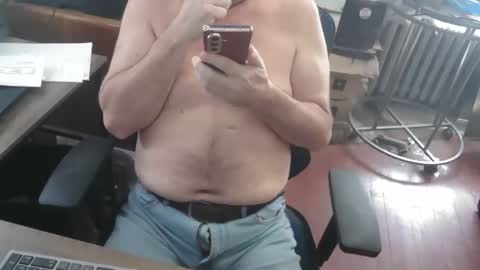 Snapshot of woodworker6473 chatting on April 7, 2026, 2:17 pm woodworker6473 online show from April 7, 2026, 2:17 pm