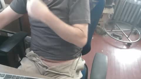 Snapshot of woodworker6473 chatting on April 14, 2026, 1:39 pm woodworker6473 online show from April 14, 2026, 1:39 pm