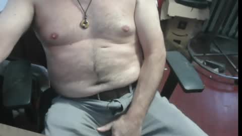 Snapshot of woodworker6473 chatting on April 22, 2026, 11:17 pm woodworker6473 online show from April 22, 2026, 11:17 pm