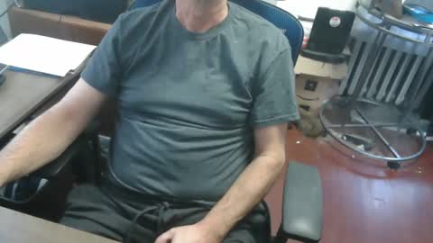 Snapshot of woodworker6473 chatting on April 26, 2026, 10:07 pm woodworker6473 online show from April 26, 2026, 10:07 pm