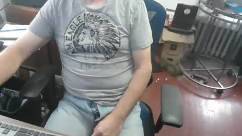Snapshot of woodworker6473 chatting on April 28, 2026, 12:32 pm woodworker6473 online show from April 28, 2026, 12:32 pm