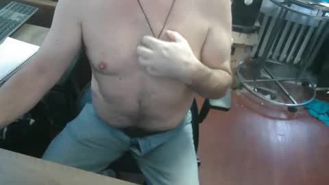 Snapshot of woodworker6473 chatting on May 12, 2026, 10:51 pm woodworker6473 online show from May 12, 2026, 10:51 pm