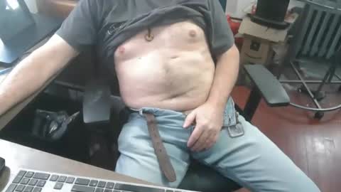 Snapshot of woodworker6473 chatting on May 29, 2026, 1:53 pm woodworker6473 online show from May 29, 2026, 1:53 pm