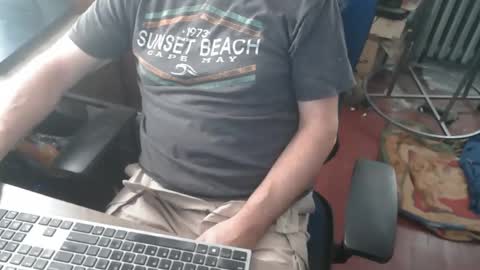 Snapshot of woodworker6473 chatting on June 4, 2026, 1:28 pm woodworker6473 online show from June 4, 2026, 1:28 pm