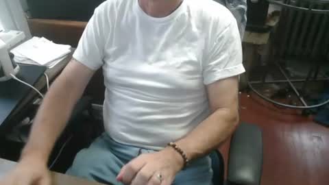 Snapshot of woodworker6473 chatting on July 6, 2026, 7:27 pm woodworker6473 online show from July 6, 2026, 7:27 pm