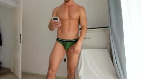 Snapshot of woolfiie chatting on May 19, 2026, 8:31 am Wolfie online show from May 19, 2026, 8:31 am