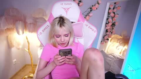 wow_angel online show from May 24, 2026, 9:03 am