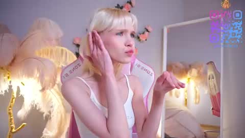 Snapshot of wow_angel chatting on June 20, 2026, 5:32 am wow_angel online show from June 20, 2026, 5:32 am