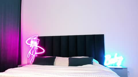 Emi online show from December 5, 2024, 8:11 pm