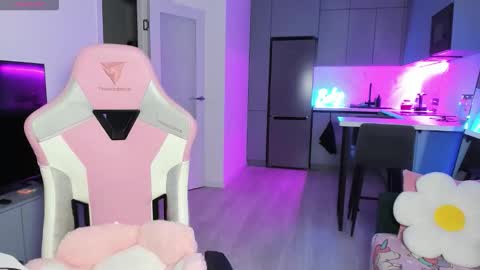 Emi online show from October 8, 2025, 4:04 pm