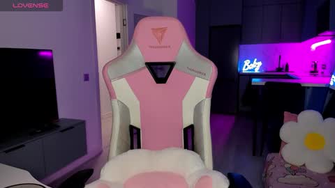 Emi online show from February 14, 2026, 4:09 am