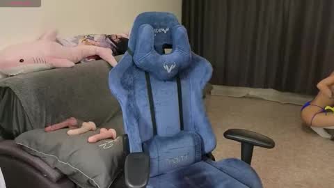 Neo and Abby online show from December 20, 2025, 6:15 pm