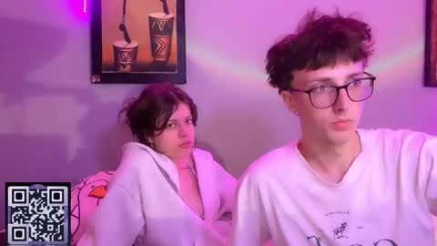 Snapshot of x_files_t chatting on September 17, 2025, 5:09 am Philipp and Este online show from September 17, 2025, 5:09 am