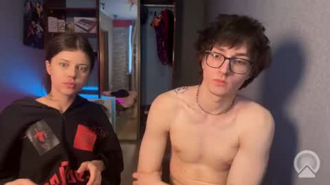 Snapshot of x_files_t chatting on February 3, 2026, 6:22 am Philipp and Este online show from February 3, 2026, 6:22 am