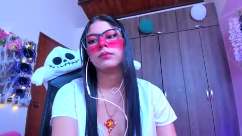 Snapshot of xallysonx_ chatting on October 13, 2025, 11:43 am XALLYSONX online show from October 13, 2025, 11:43 am