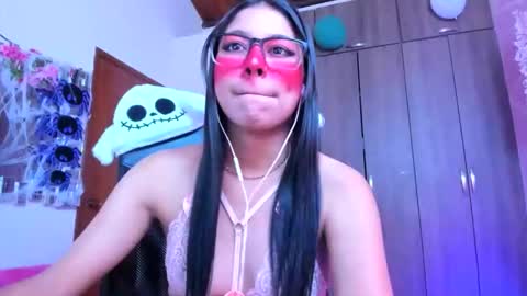 Snapshot of xallysonx_ chatting on October 15, 2025, 12:05 pm XALLYSONX online show from October 15, 2025, 12:05 pm