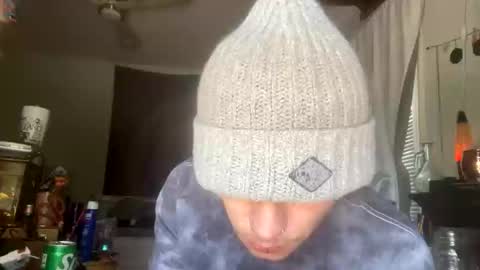 Snapshot of xander0zzz chatting on September 8, 2025, 3:33 pm xander0zzz online show from September 8, 2025, 3:33 pm