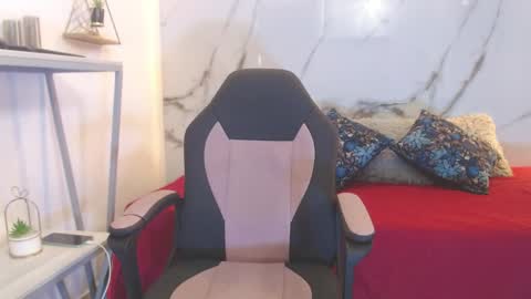 xandergrey8 online show from April 9, 2026, 7:41 pm