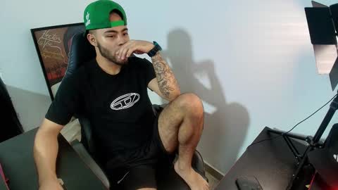 Snapshot of xanderstone00 chatting on February 13, 2026, 9:44 pm Xanderstone online show from February 13, 2026, 9:44 pm