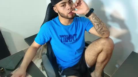 Snapshot of xanderstone00 chatting on February 16, 2026, 6:48 pm Xanderstone online show from February 16, 2026, 6:48 pm