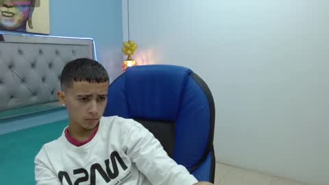 xavii_18_ online show from February 5, 2025, 1:22 pm