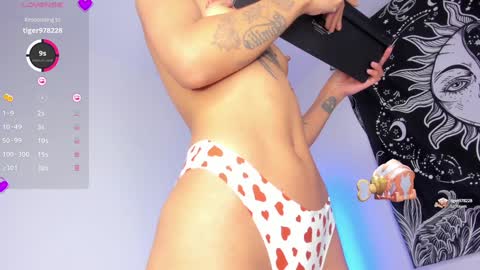 Snapshot of xemily_hardy chatting on December 6, 2024, 4:36 am Kanae. online show from December 6, 2024, 4:36 am