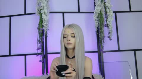 Snapshot of xenomy chatting on December 17, 2025, 7:58 am xenomy online show from December 17, 2025, 7:58 am