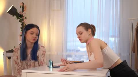 Luna and Lina online show from November 8, 2025, 4:12 am