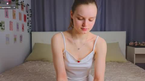 Luna and Lina online show from December 5, 2025, 4:10 am