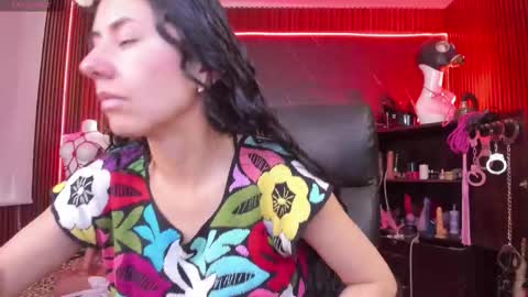 XiaQueen   I M online show from December 4, 2025, 8:50 pm