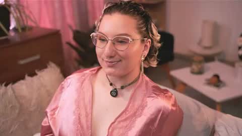 Snapshot of ximenna_cruz_ chatting on July 1, 2026, 1:13 pm Xime Independent Artist online show from July 1, 2026, 1:13 pm