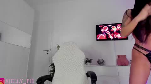 Snapshot of xjelly_piee chatting on June 16, 2026, 2:09 pm Charisma online show from June 16, 2026, 2:09 pm