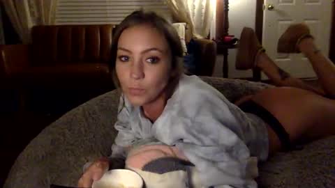 xLacyy online show from October 21, 2025, 2:12 am