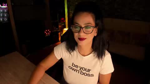 Lara online show from November 6, 2025, 9:59 pm