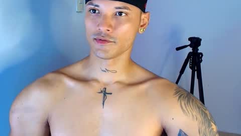 xlatin21 online show from October 9, 2025, 6:00 am