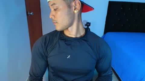 xlatin21 online show from November 2, 2025, 10:56 pm