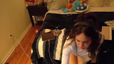 Snapshot of xlucidmiax chatting on February 21, 2025, 12:16 am Mia online show from February 21, 2025, 12:16 am