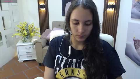 lunna online show from October 20, 2025, 7:36 pm