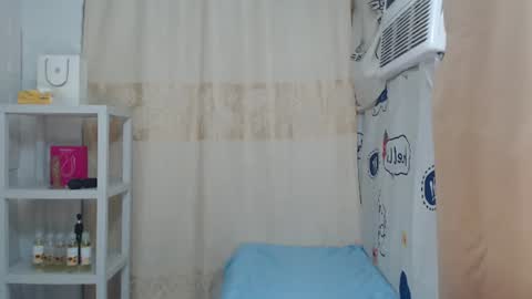 Snapshot of xmaxie_ chatting on June 23, 2026, 6:17 pm Maxie online show from June 23, 2026, 6:17 pm