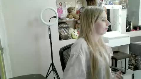 Snapshot of xmilagrosxs chatting on April 26, 2026, 10:35 am xMilagrosxs online show from April 26, 2026, 10:35 am