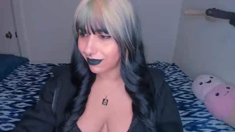Snapshot of xocurvyrae chatting on January 10, 2025, 9:13 am Rae online show from January 10, 2025, 9:13 am