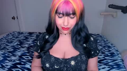 Snapshot of xocurvyrae chatting on February 27, 2025, 4:41 am Rae online show from February 27, 2025, 4:41 am