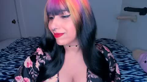 Snapshot of xocurvyrae chatting on March 5, 2025, 12:16 am Rae online show from March 5, 2025, 12:16 am