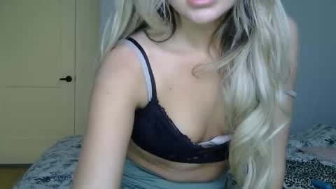 Snapshot of xoxolala32 chatting on May 10, 2026, 9:31 pm Lacey Loo online show from May 10, 2026, 9:31 pm