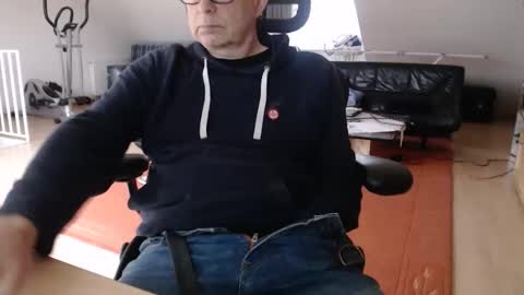 xtommix69 online show from December 22, 2025, 1:41 pm