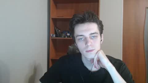 traqqq online show from October 24, 2025, 7:43 pm