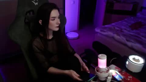 Snapshot of xunamora chatting on January 6, 2026, 5:27 pm Alice online show from January 6, 2026, 5:27 pm