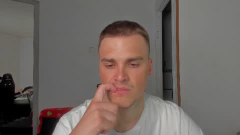Snapshot of xx_raul_xx_ chatting on June 27, 2026, 2:23 pm raul online show from June 27, 2026, 2:23 pm