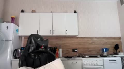 Snapshot of xx_raul_xx_ chatting on August 2, 2026, 12:31 am raul online show from August 2, 2026, 12:31 am
